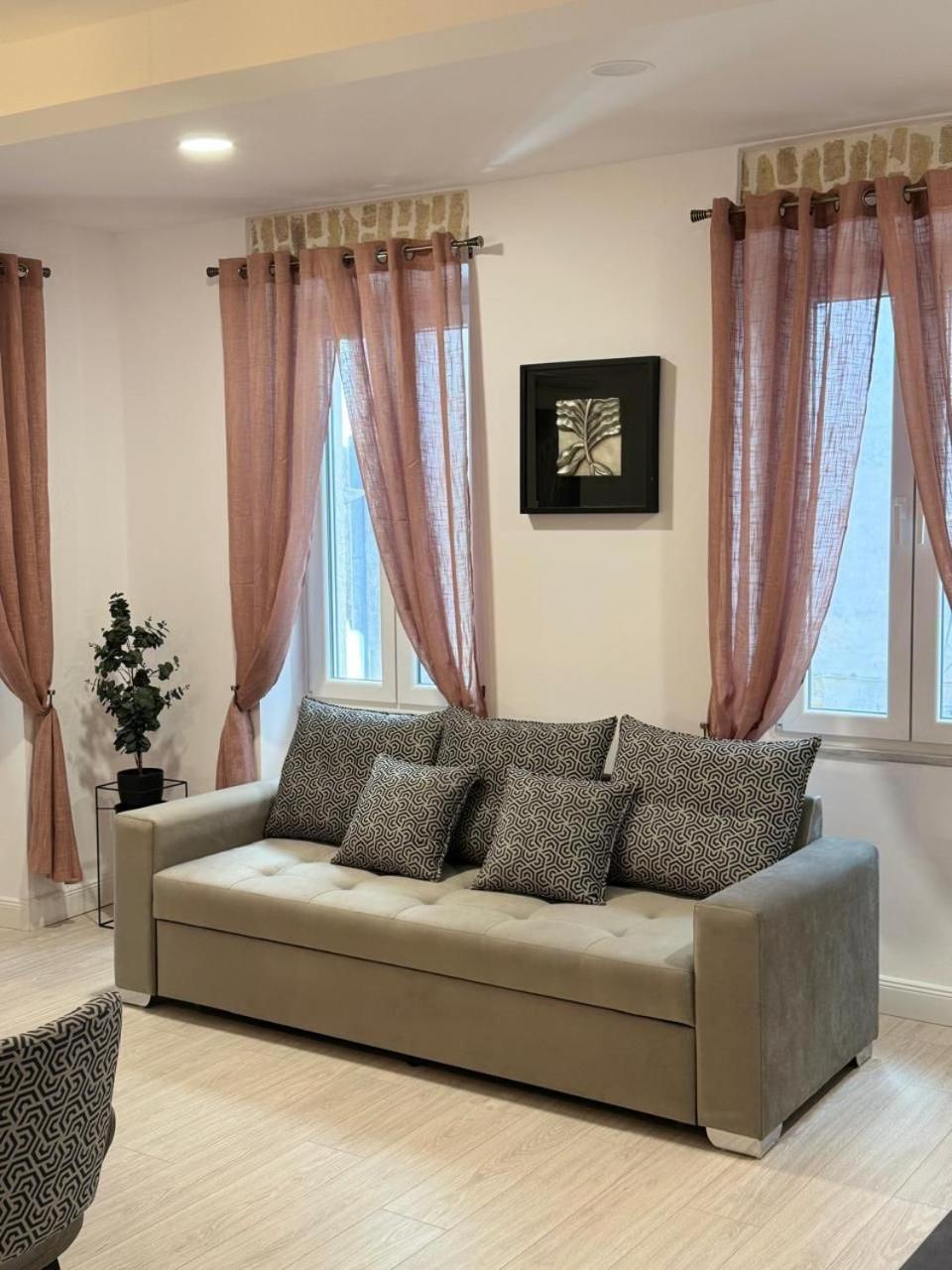 April 18 Apartment *